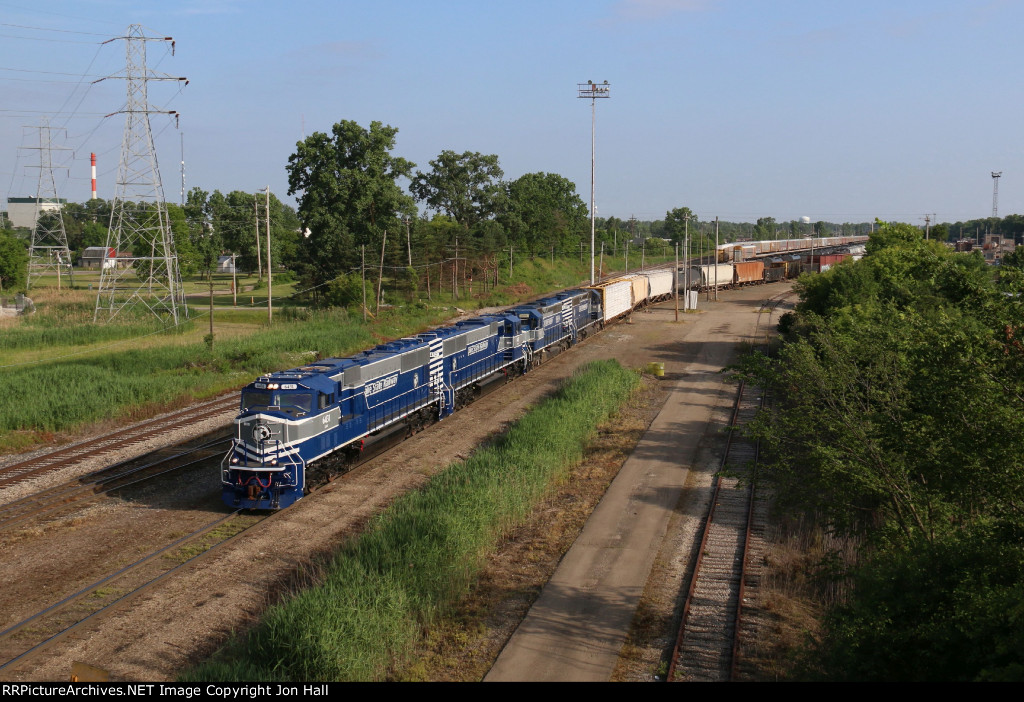 LSRC's first pair of SD70M's work the yard on the point of Y119